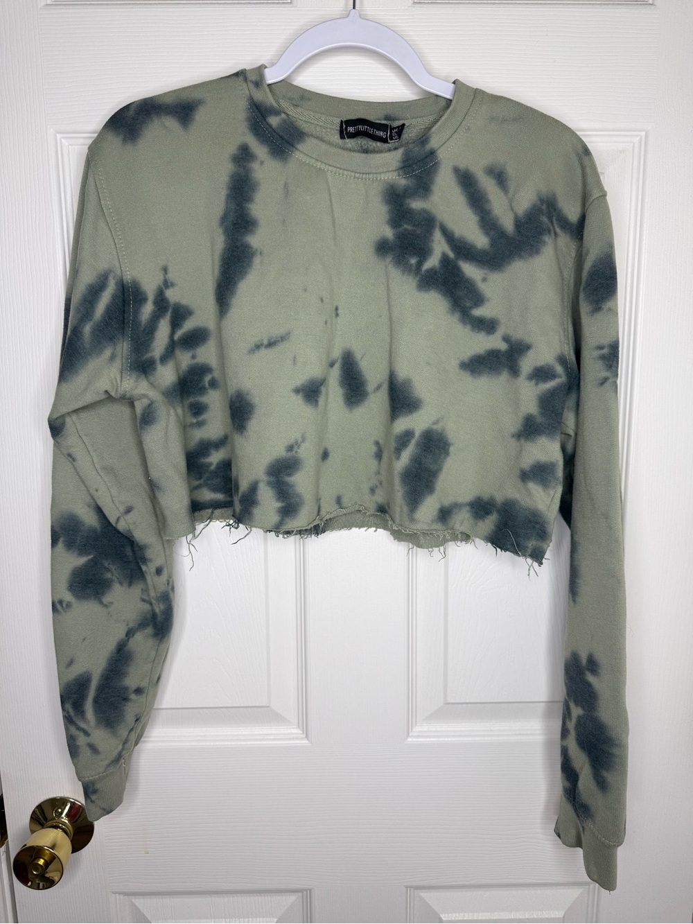 PrettyLittleThing PLT Olive Green Black Tie Dye Cropped Sweatshirt